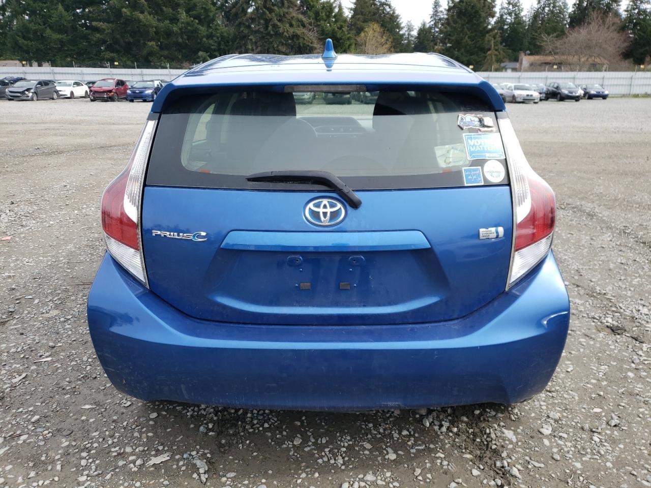 2015 TOYOTA PRIUS C - Image 6