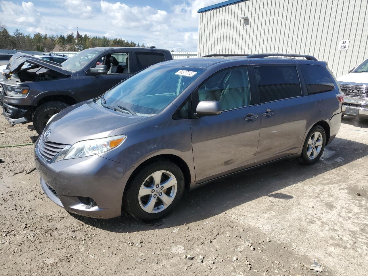 2015 TOYOTA SIENNA LE