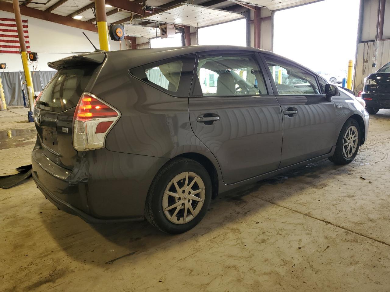 2015 TOYOTA PRIUS V - Фото 3
