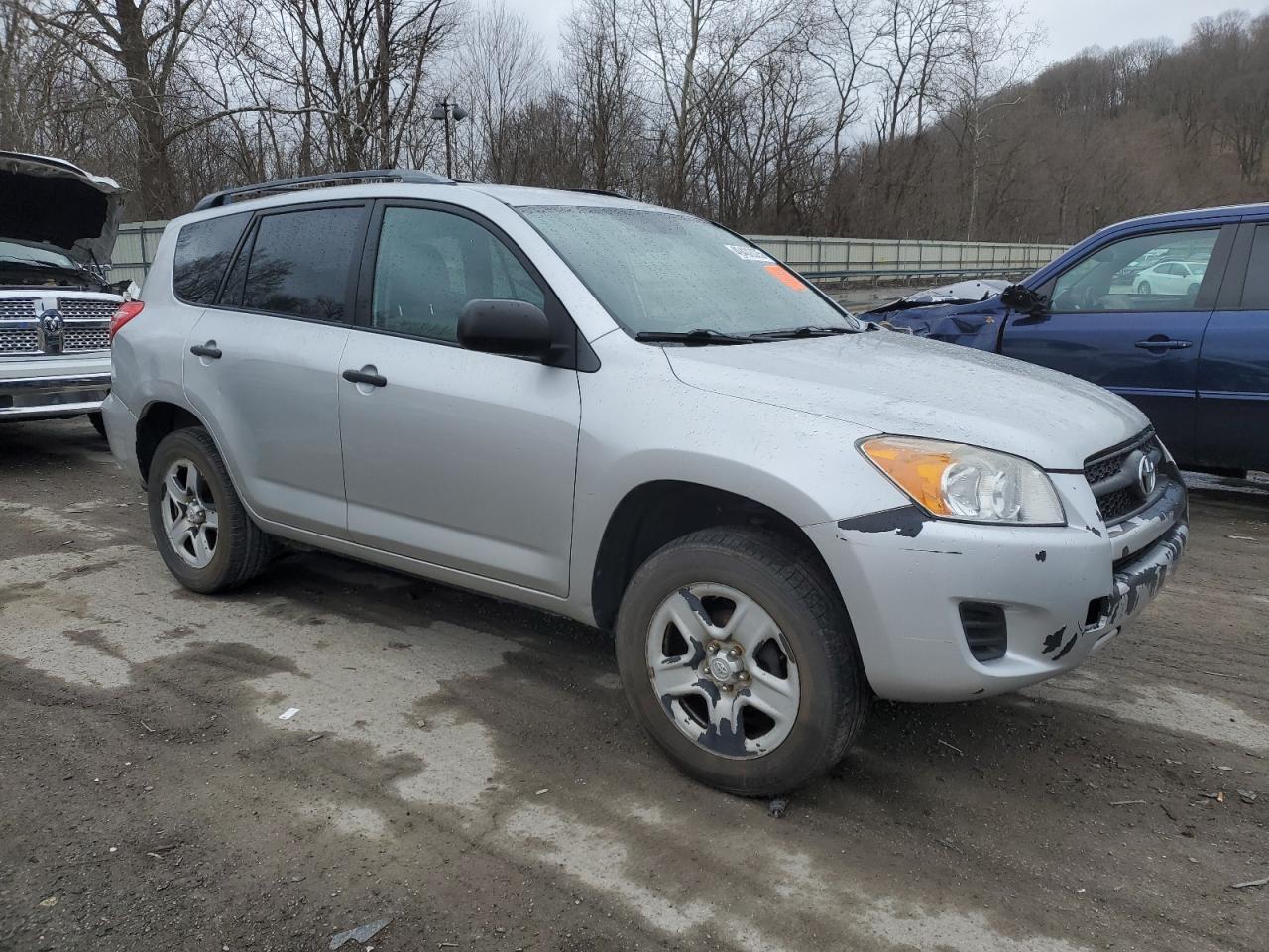 2011 TOYOTA RAV4 - Image 4