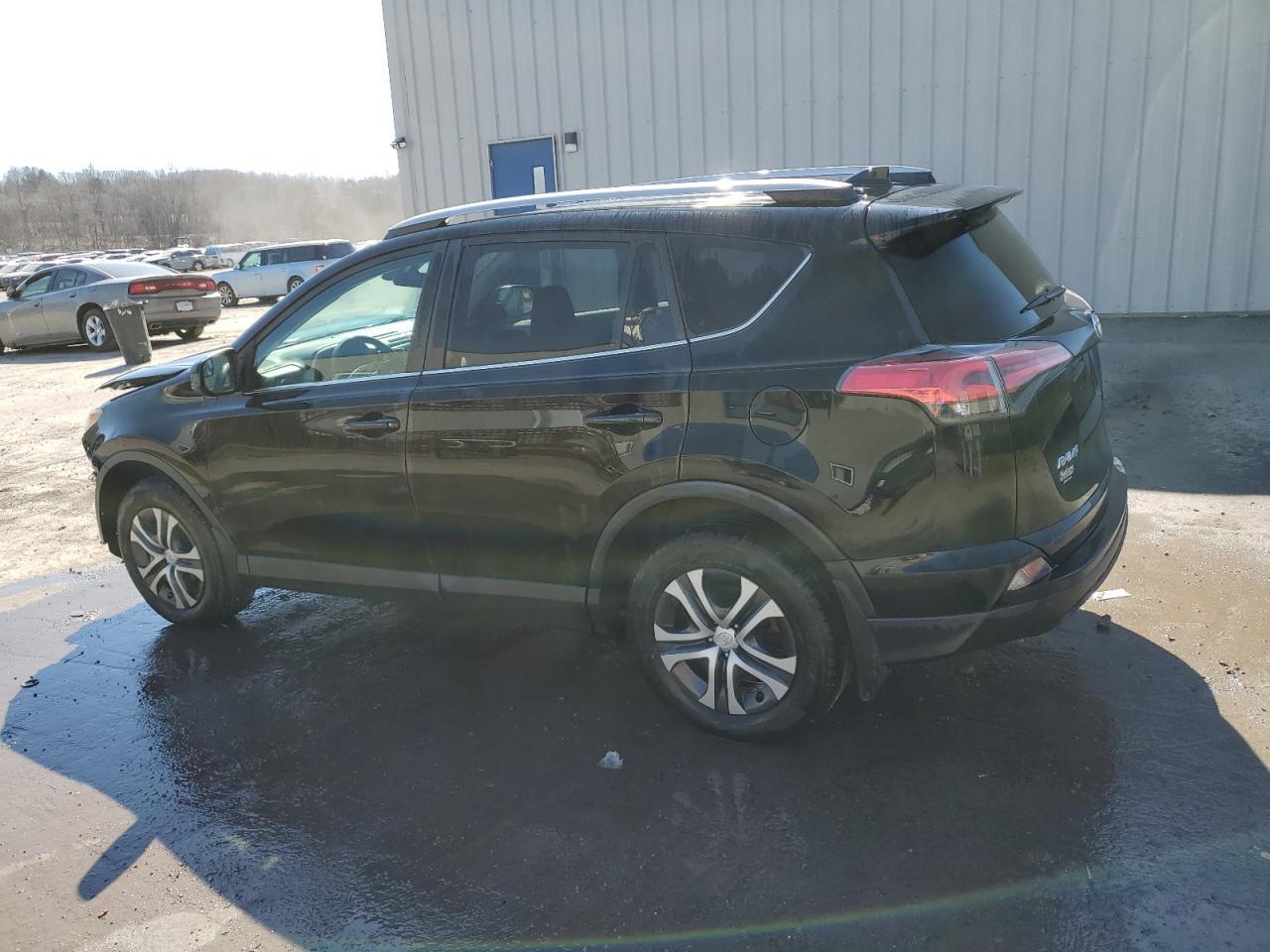 2017 TOYOTA RAV4 LE - Фото 2