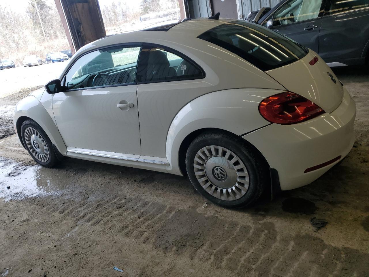 2014 VOLKSWAGEN BEETLE - Фото 2