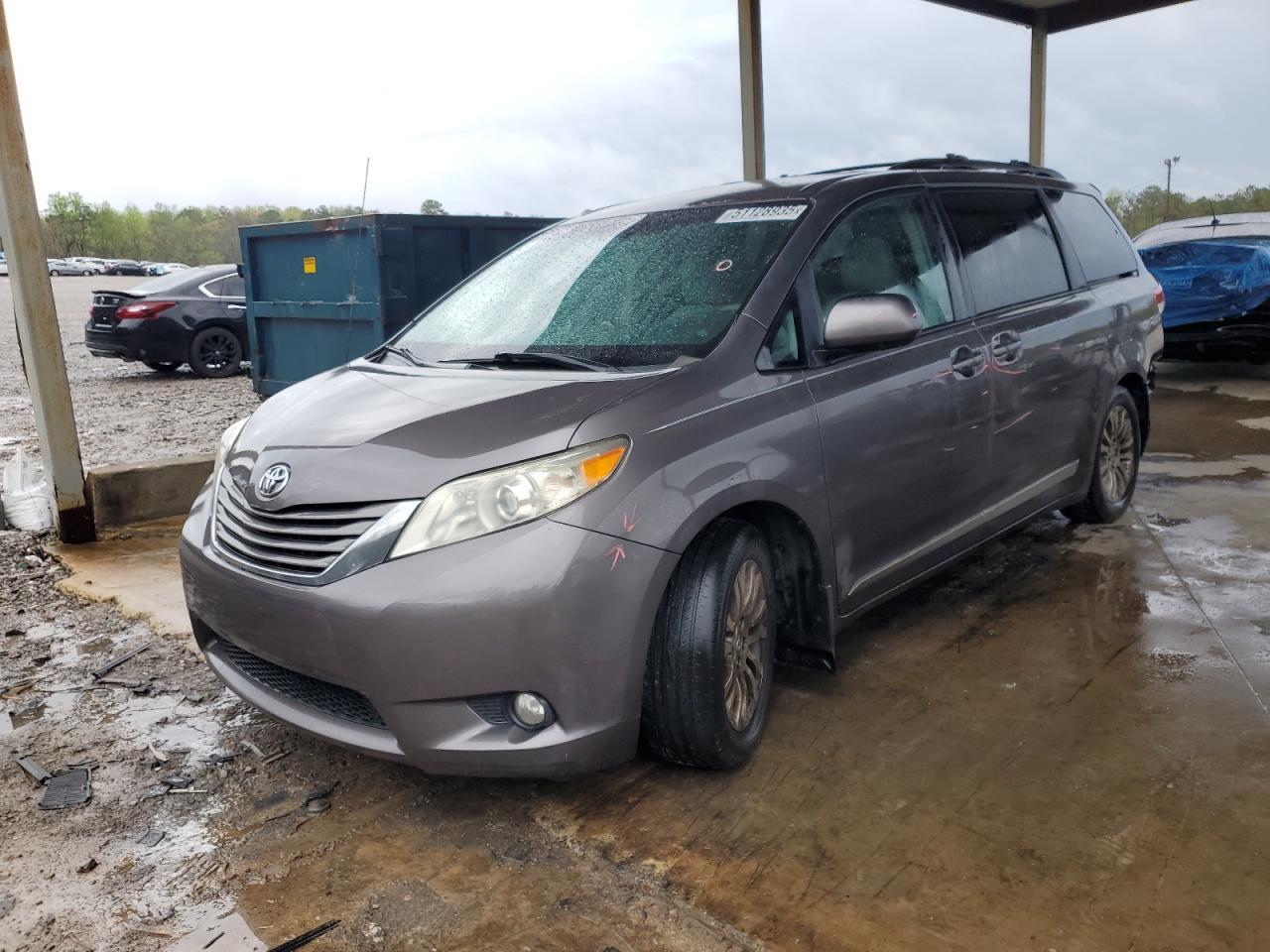 2011 TOYOTA SIENNA XLE