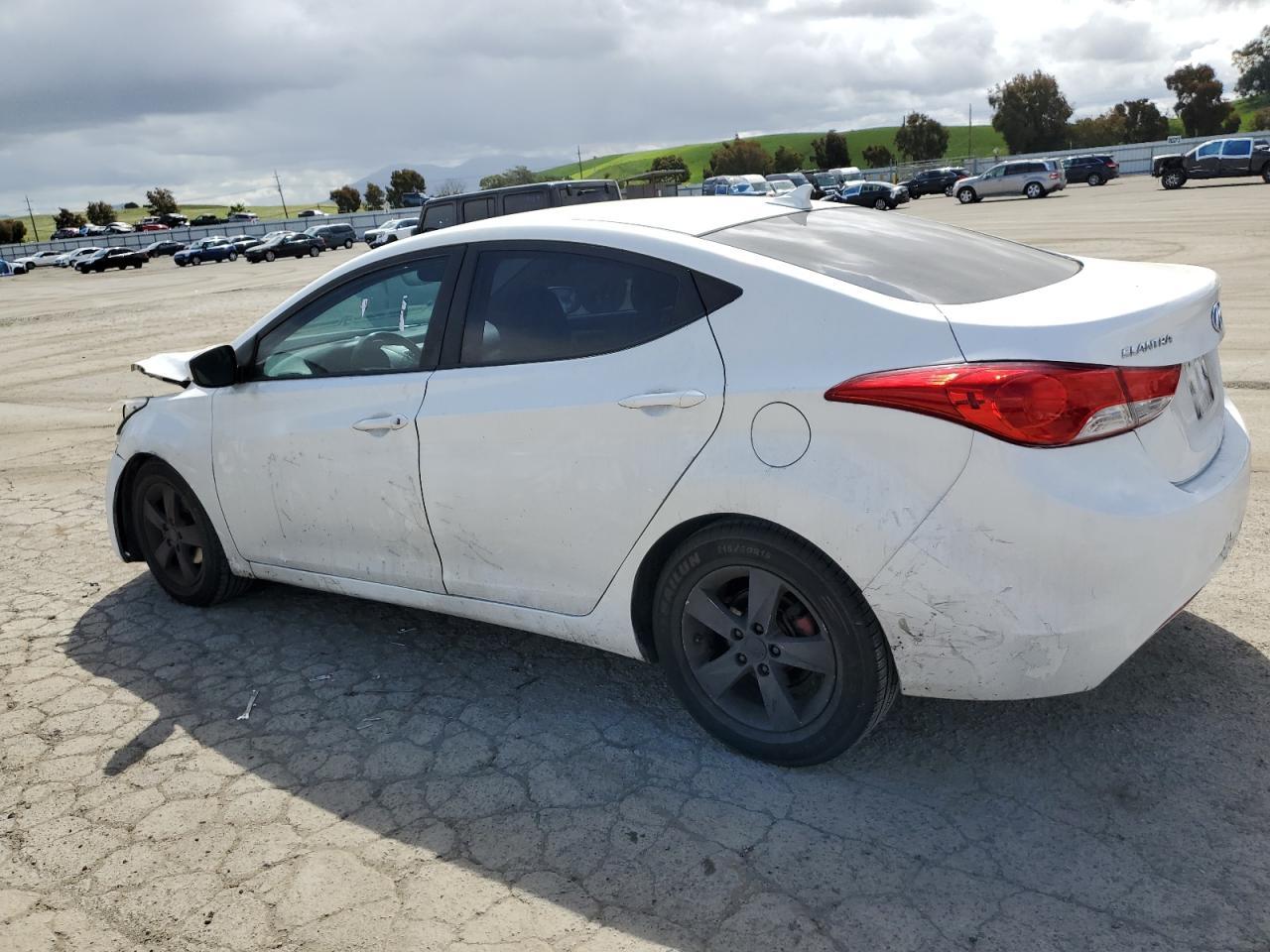 2013 HYUNDAI ELANTRA GL - Image 2