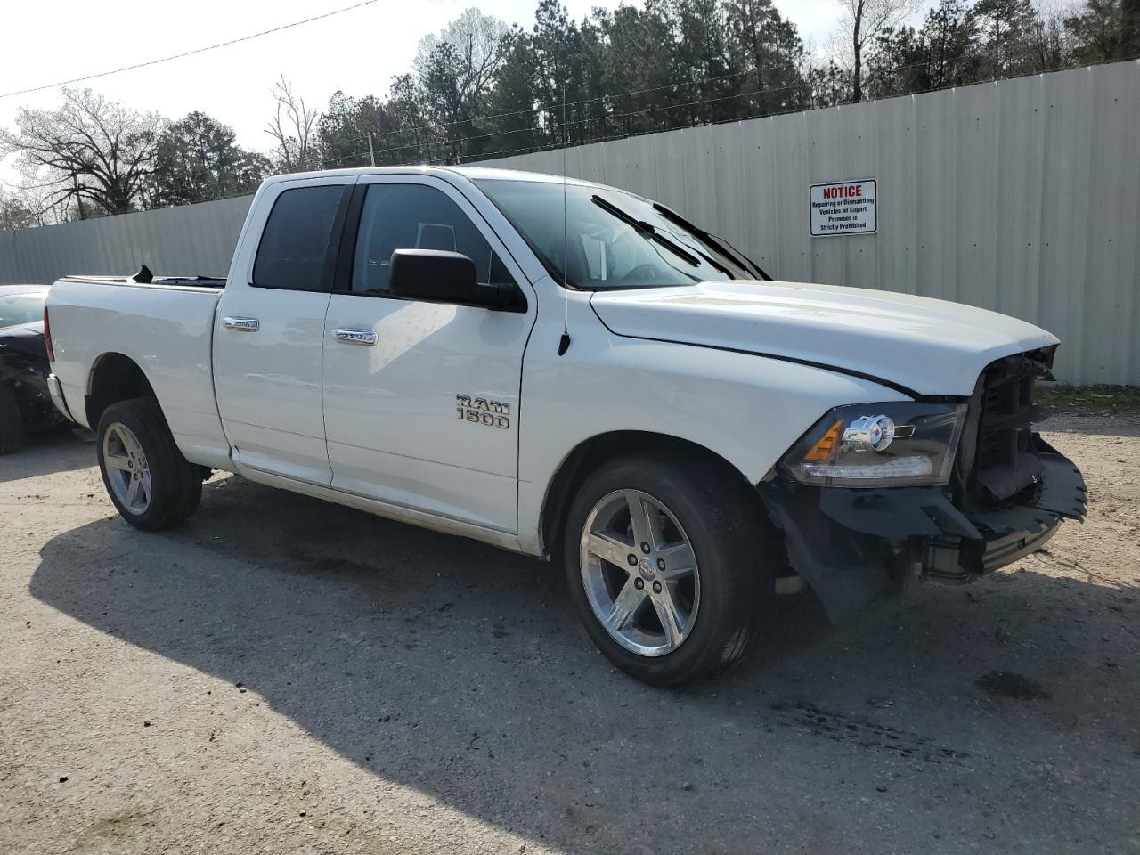 2015 RAM 1500 SLT - Image 4
