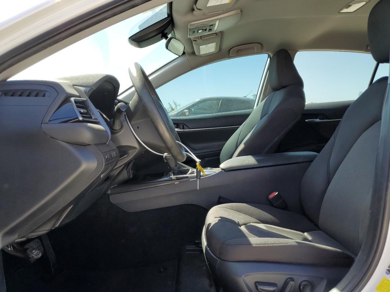 2020 TOYOTA CAMRY LE - Фото 7