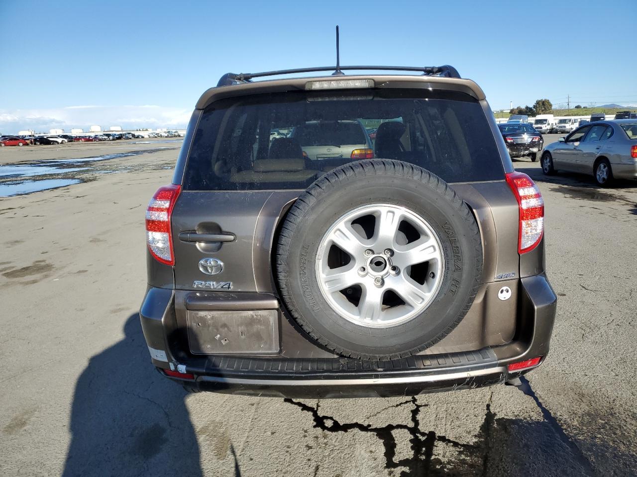 2011 TOYOTA RAV4 - Фото 6
