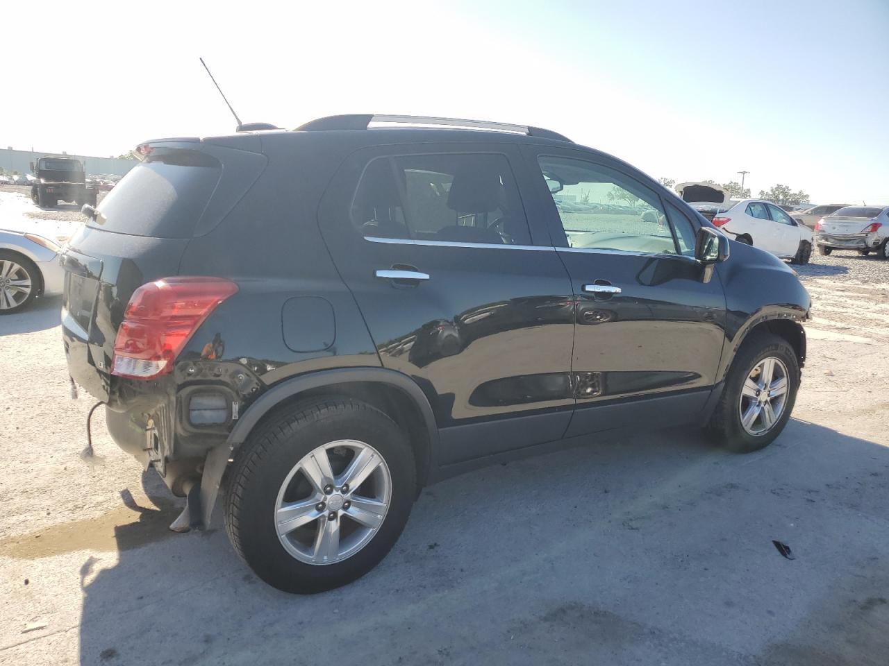 2019 CHEVROLET TRAX 1LT - Image 3