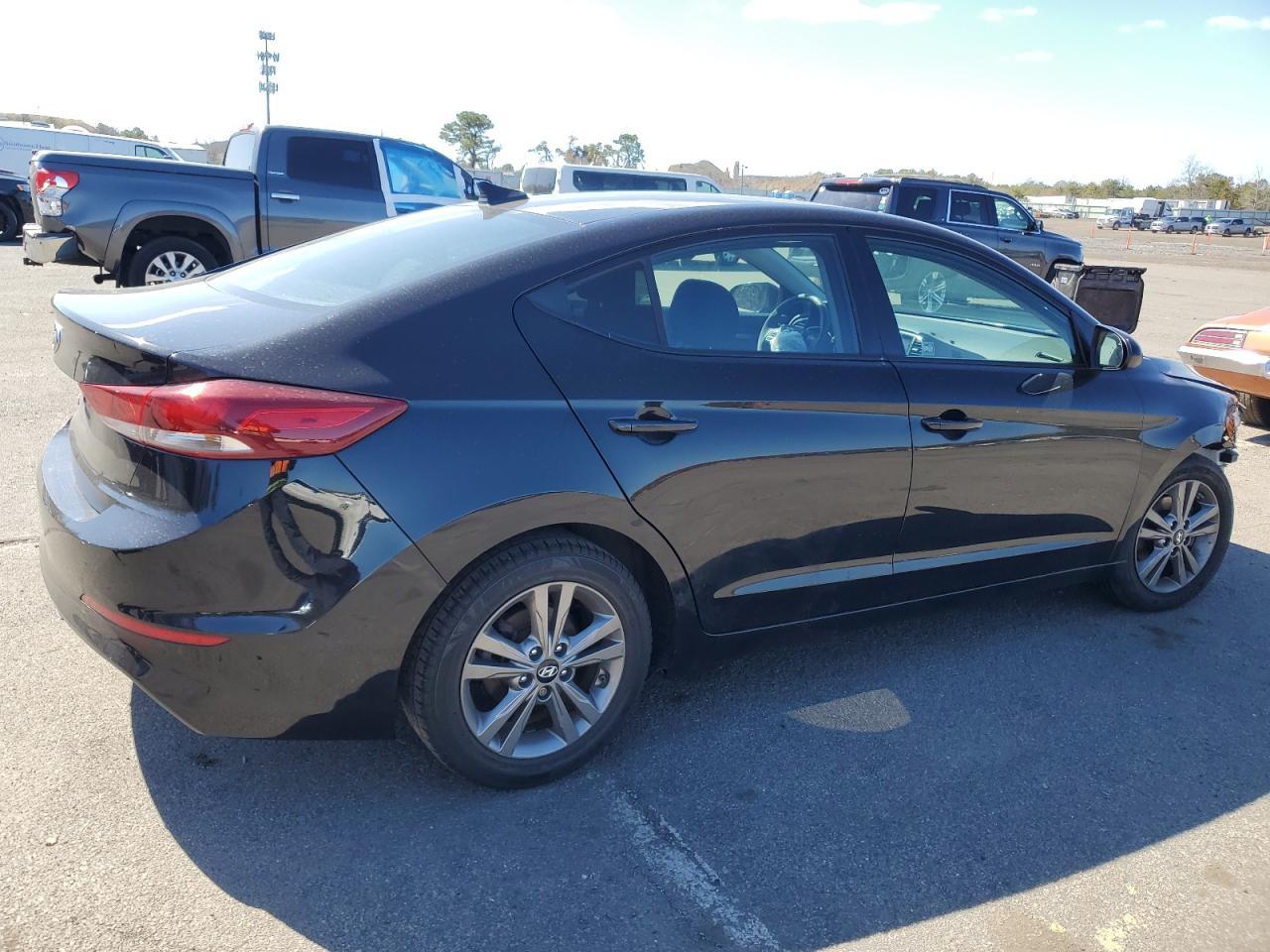2018 HYUNDAI ELANTRA SE - Фото 3