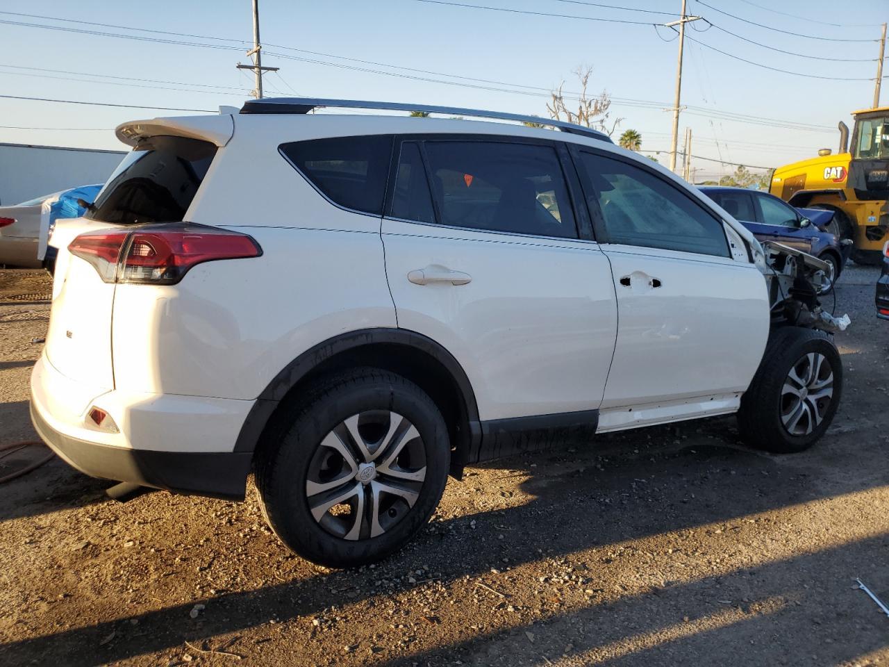 2018 TOYOTA RAV4 LE - Фото 3