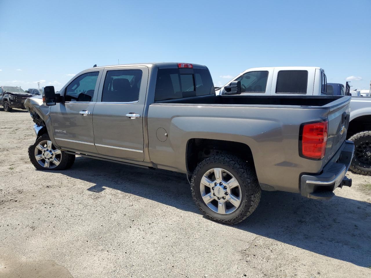 2017 CHEVROLET SILVERADO - Image 2