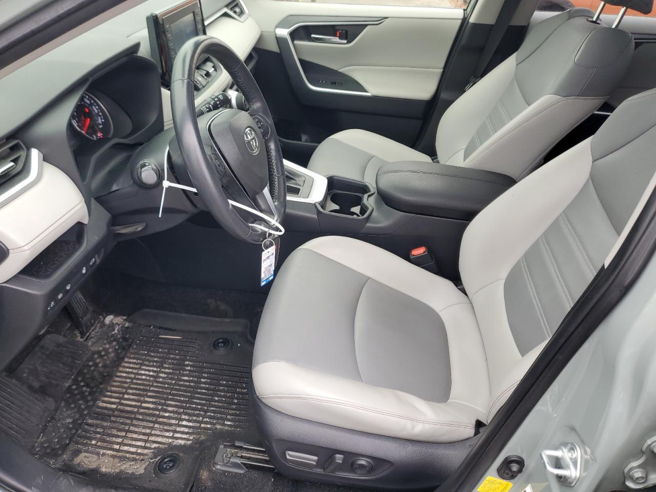 2019 TOYOTA RAV4 XLE P - Фото 7
