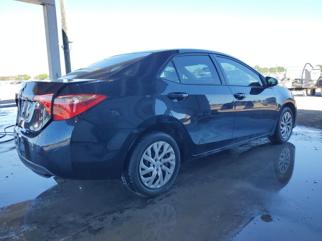 2019 TOYOTA COROLLA L - Фото 3