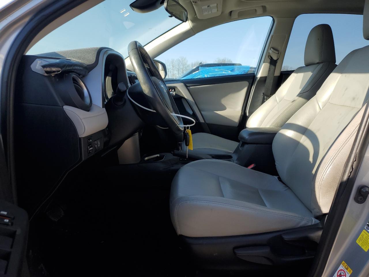 2017 TOYOTA RAV4 XLE - Image 7