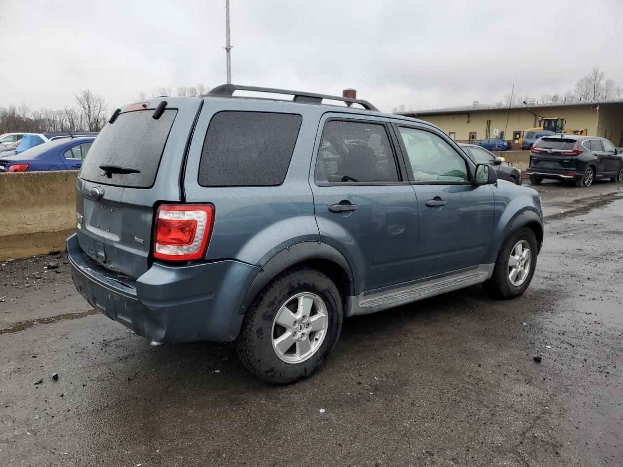 2010 FORD ESCAPE XLT - Image 3
