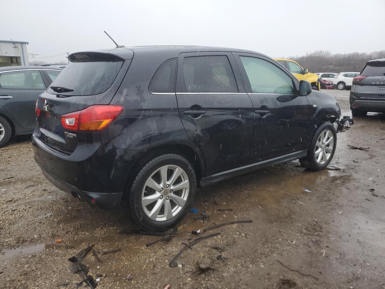 2015 MITSUBISHI OUTLANDER - Фото 3