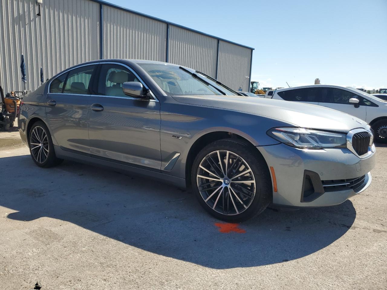 2022 BMW 530E - Фото 4