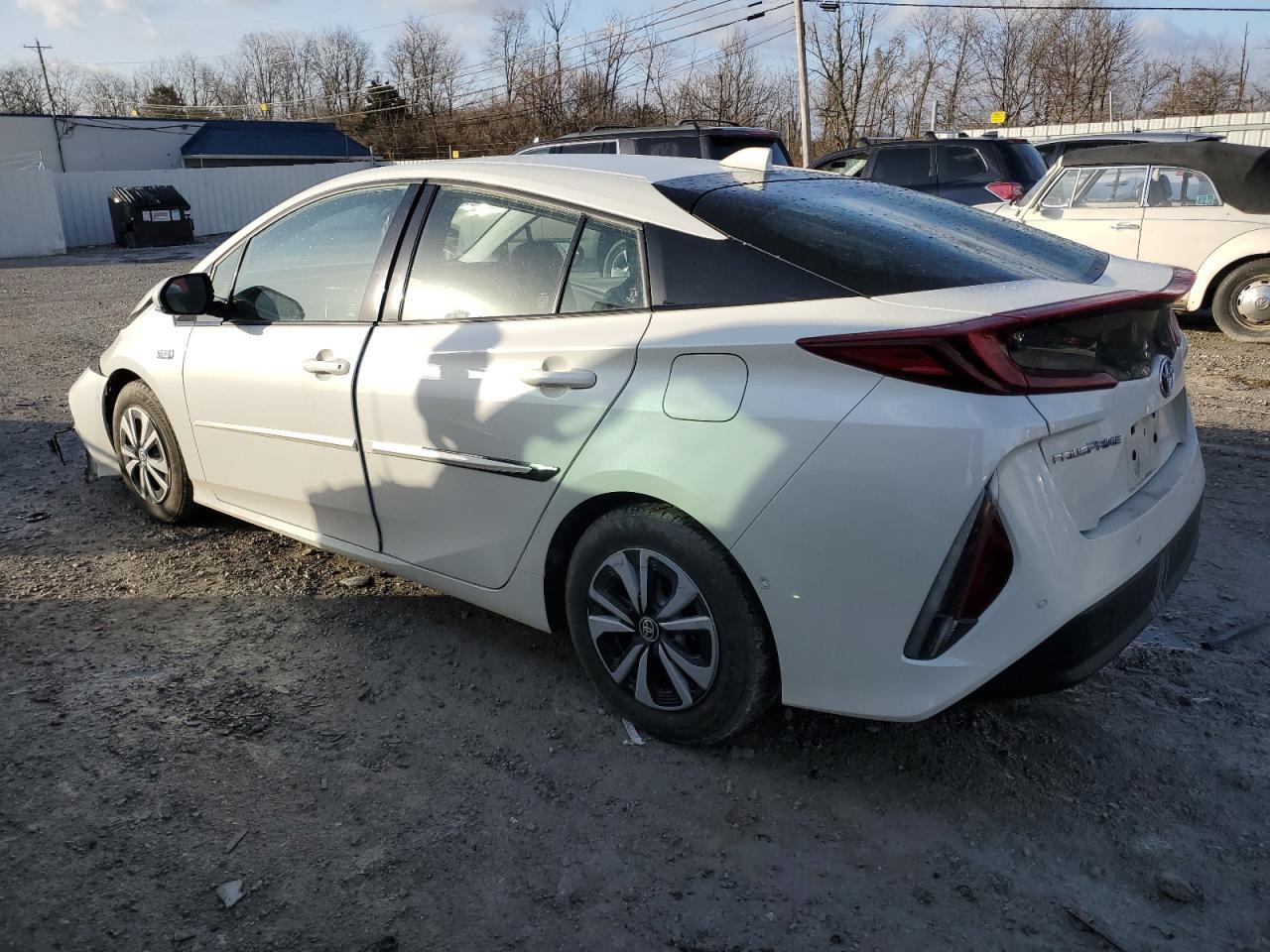 2018 TOYOTA PRIUS PRIM - Image 2