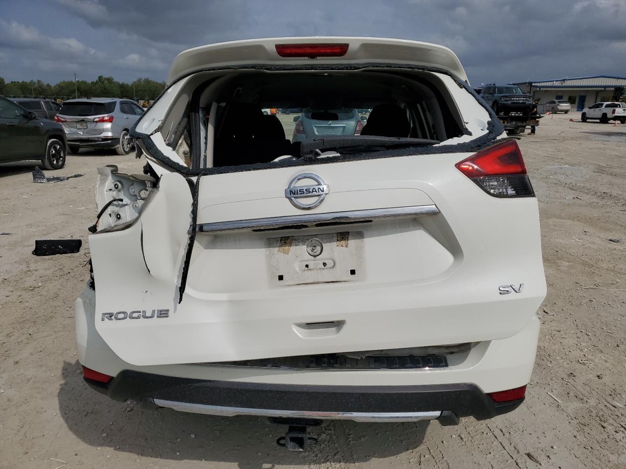 2017 NISSAN ROGUE S - Image 6