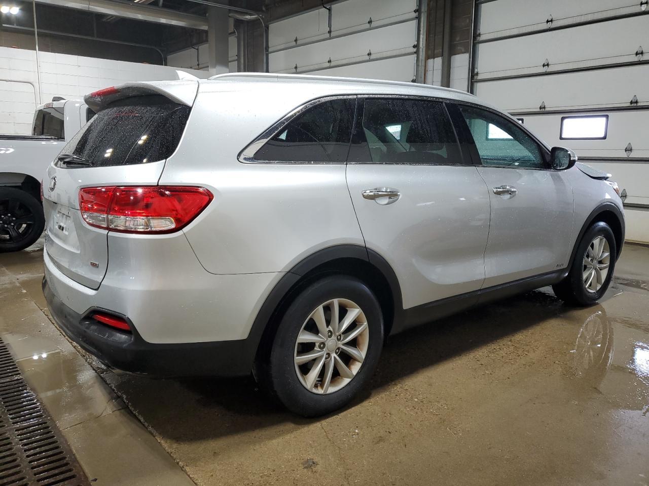 2017 KIA SORENTO LX - Фото 3