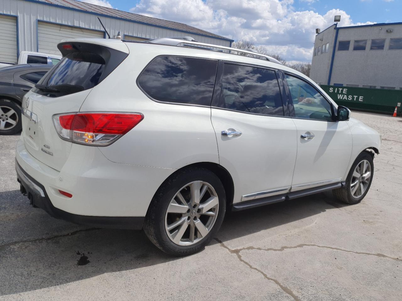 2013 NISSAN PATHFINDER - Фото 3