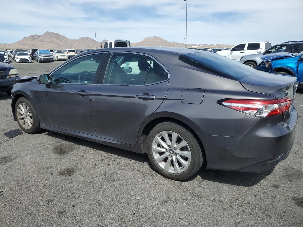 2018 TOYOTA CAMRY L - Фото 2