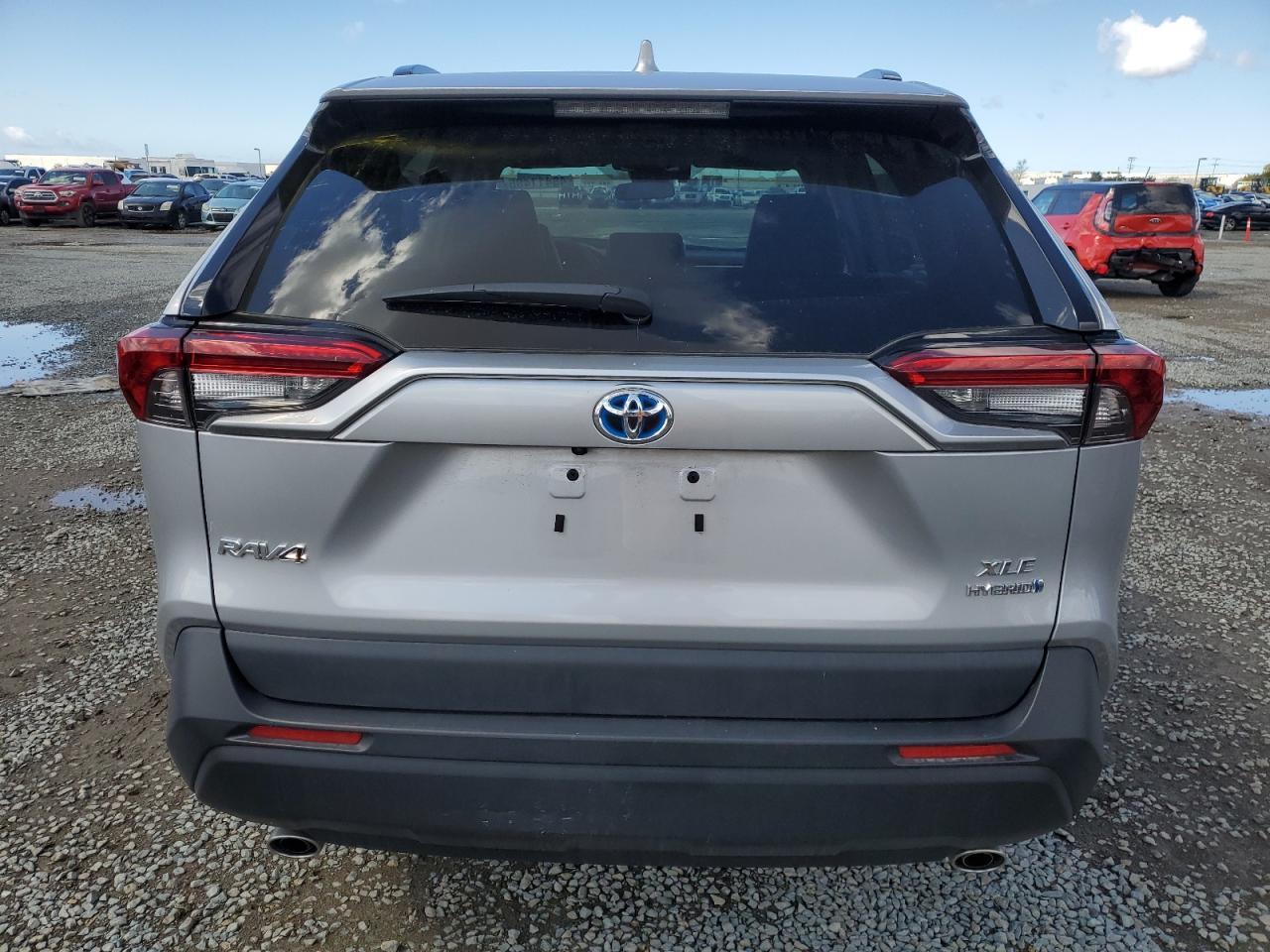 2024 TOYOTA RAV4 XLE P - Фото 6
