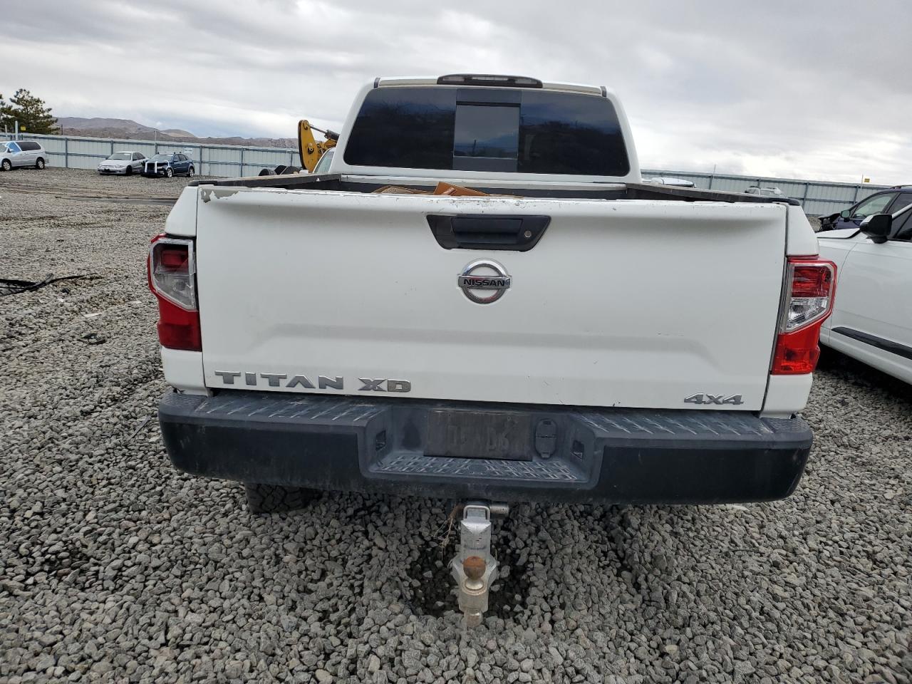 2017 NISSAN TITAN XD S - Фото 6