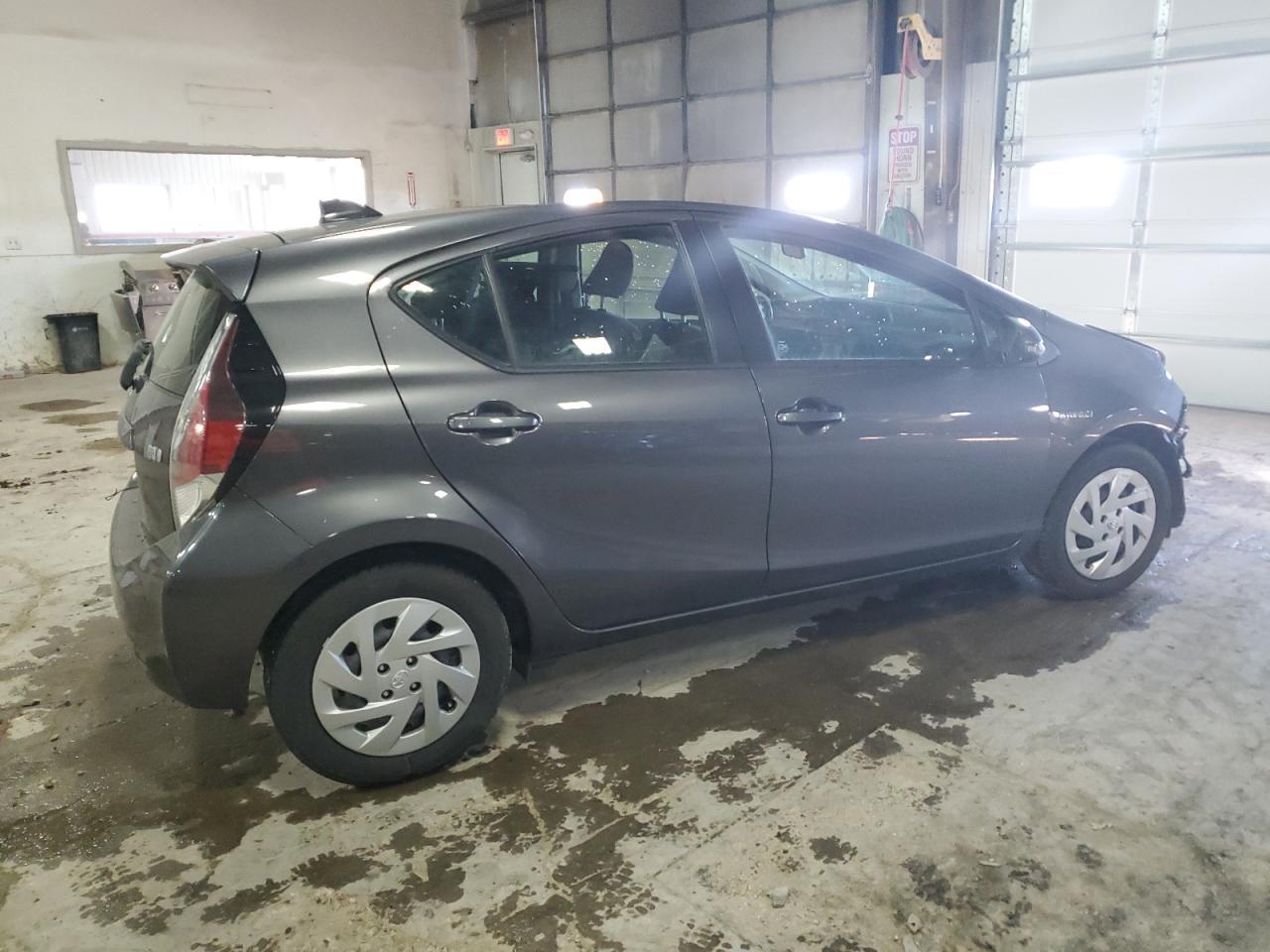 2016 TOYOTA PRIUS C - Image 3