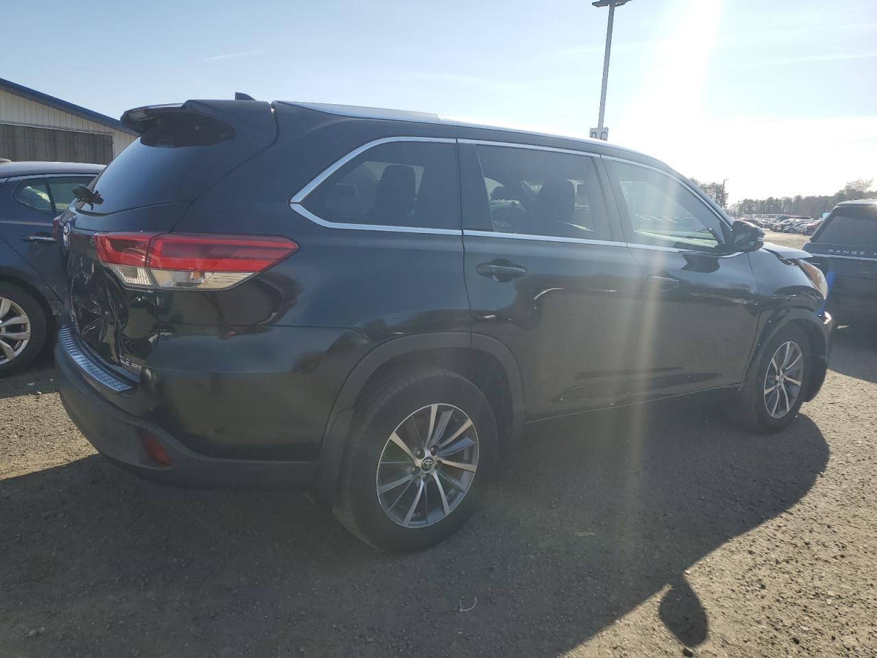 2018 TOYOTA HIGHLANDER - Image 3