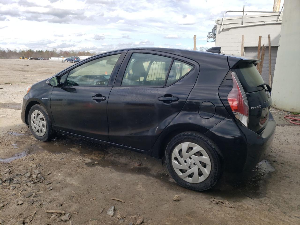 2016 TOYOTA PRIUS C - Image 2
