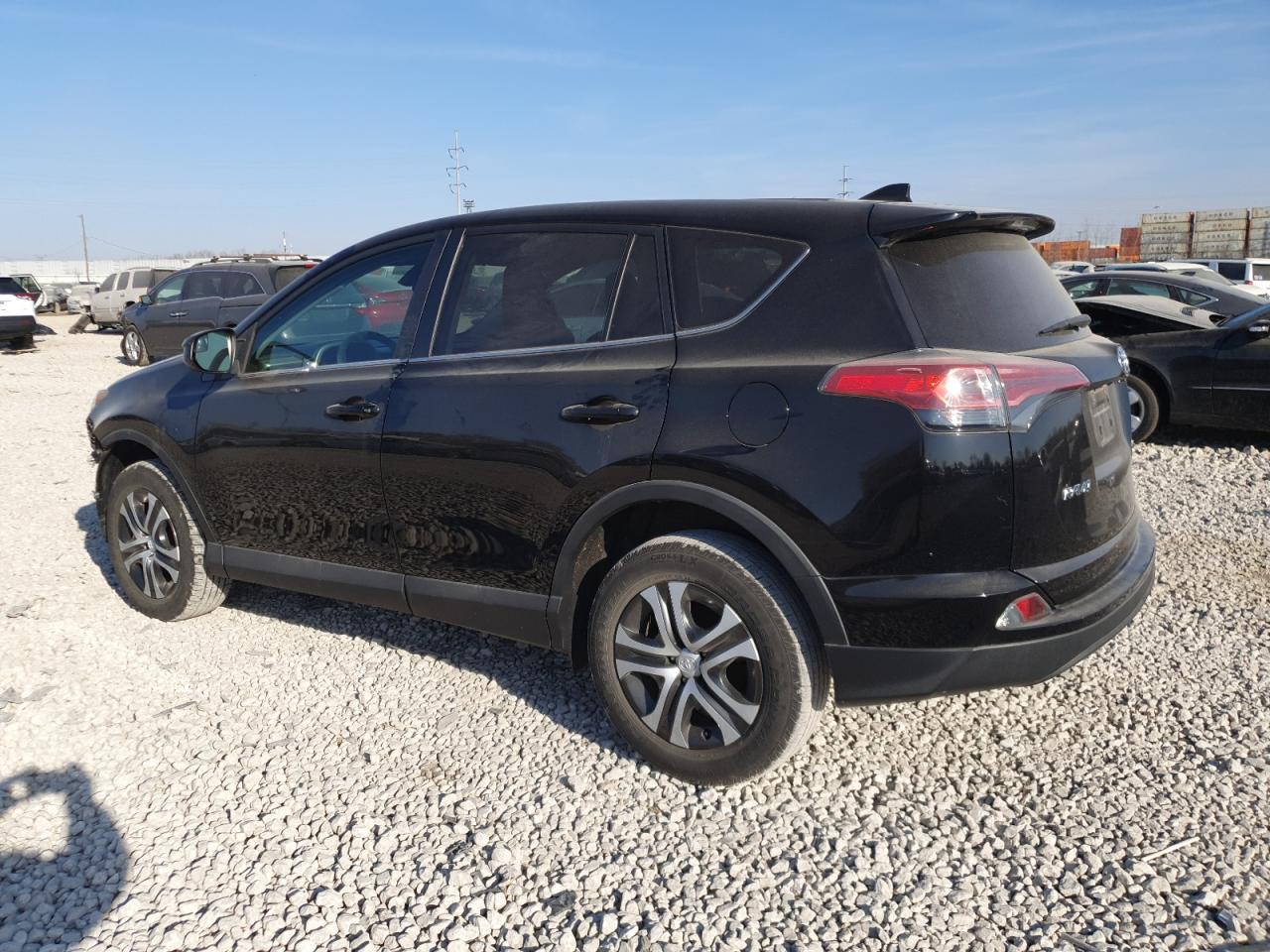 2017 TOYOTA RAV4 LE - Фото 2