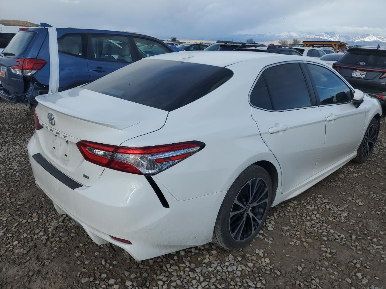 2020 TOYOTA CAMRY SE - Image 3