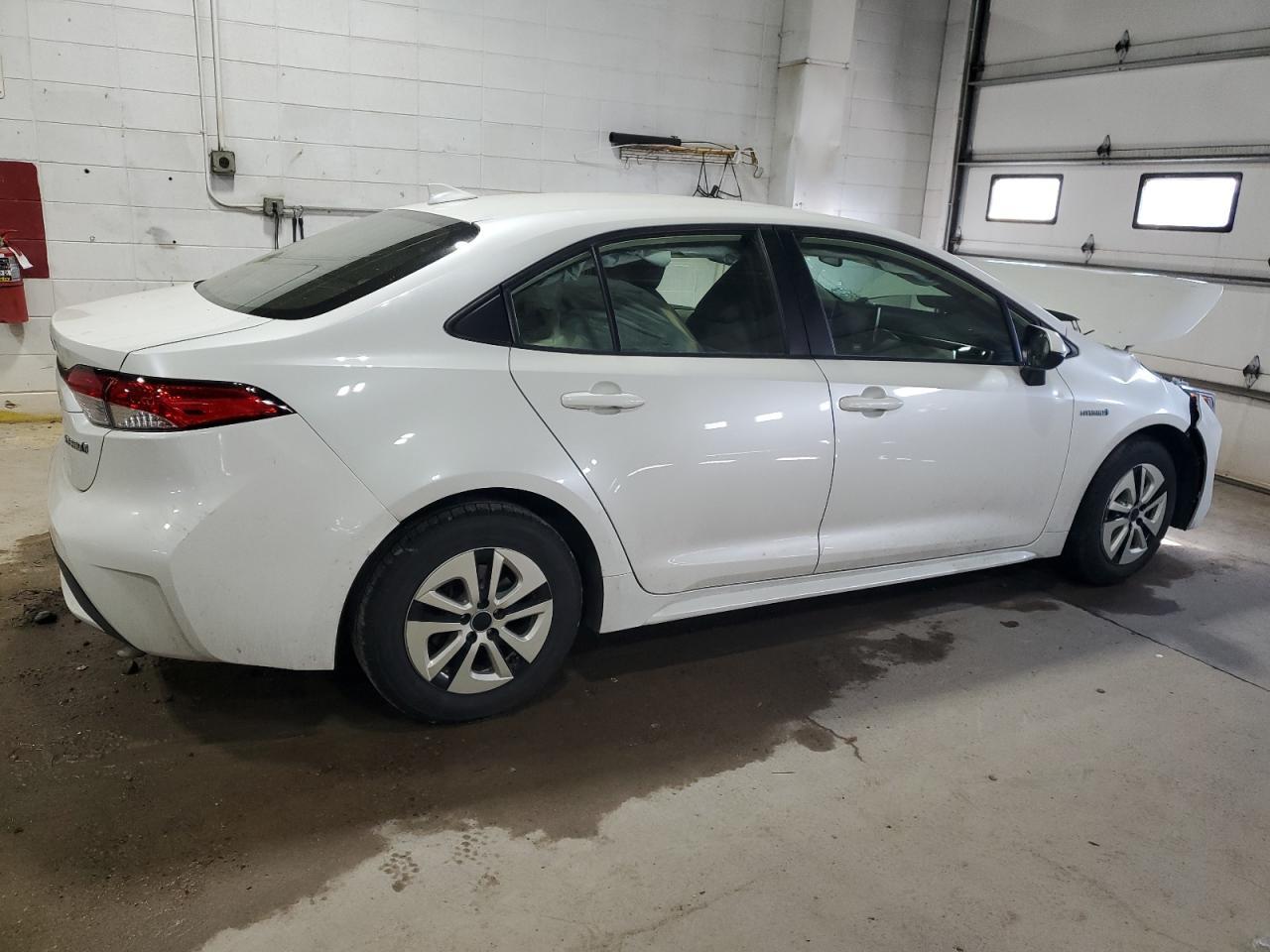 2020 TOYOTA COROLLA LE - Фото 3