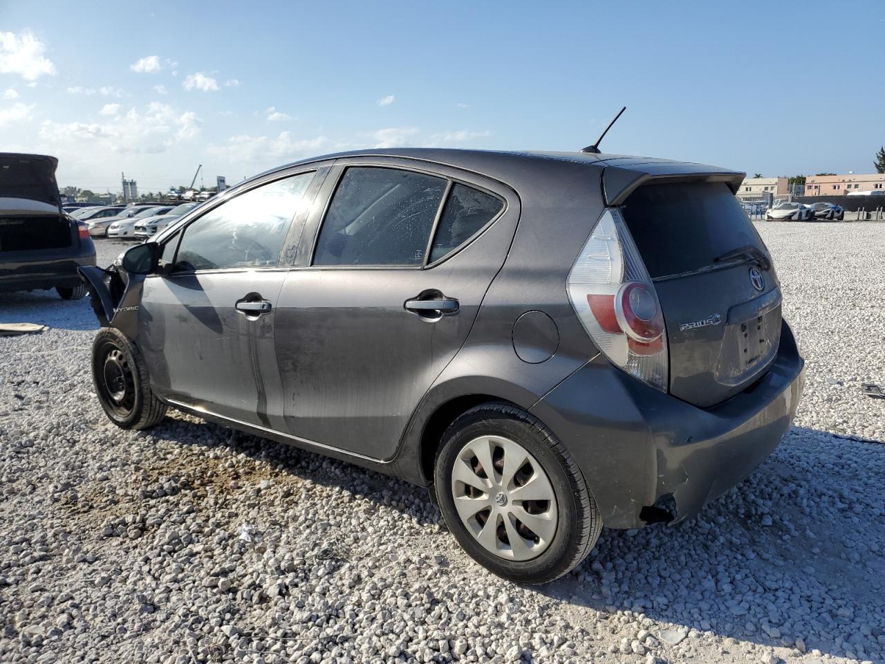 2013 TOYOTA PRIUS C - Image 2