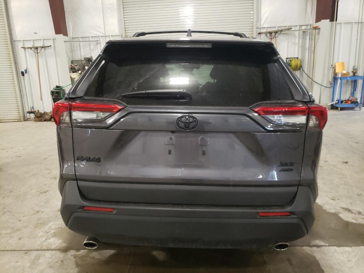 2022 TOYOTA RAV4 XLE - Фото 6