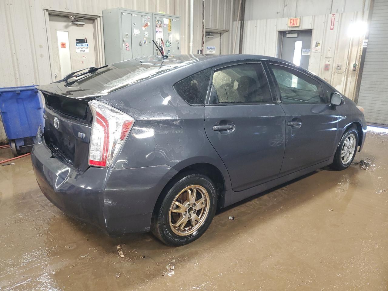 2015 TOYOTA PRIUS - Фото 3