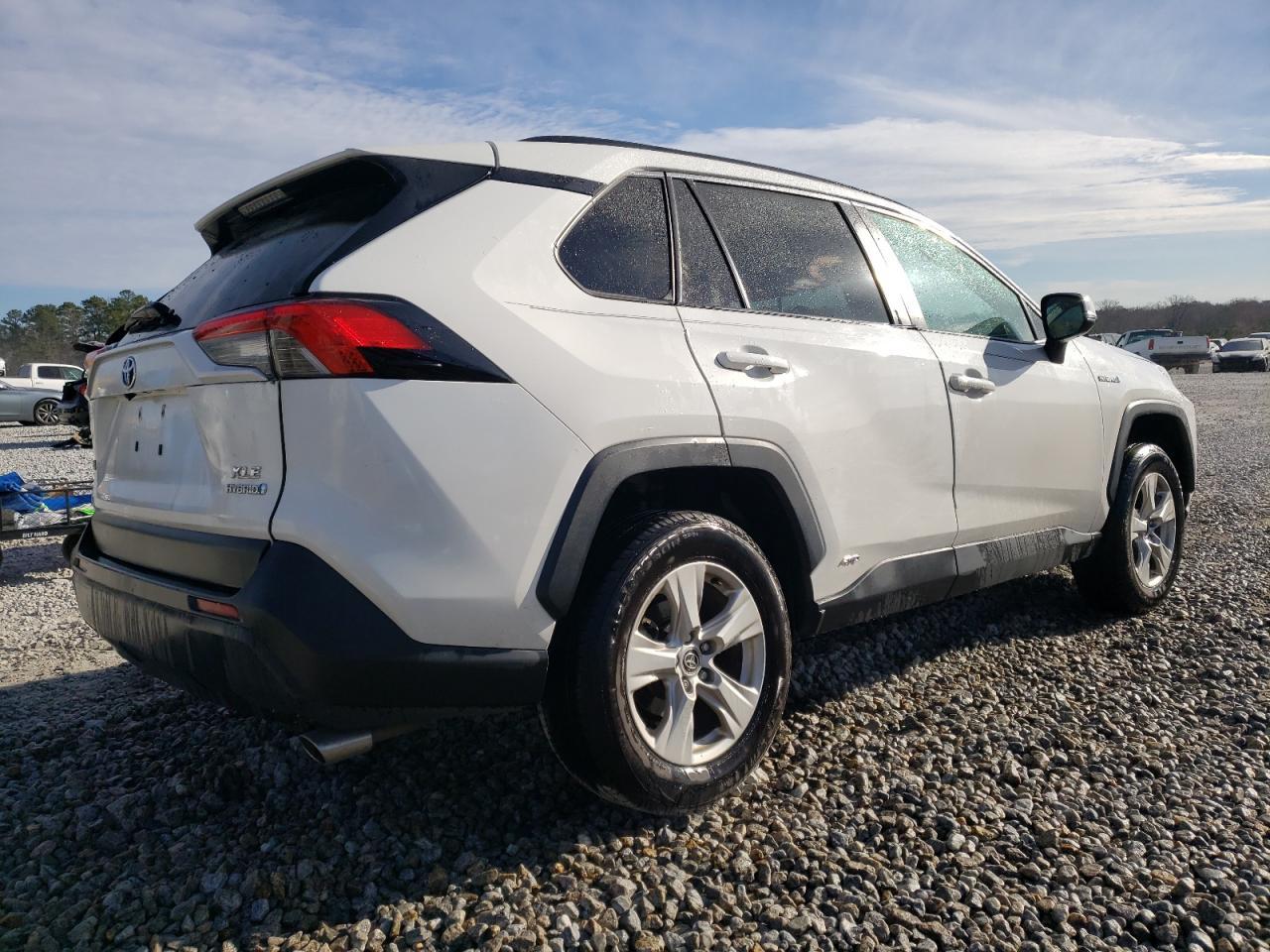 2020 TOYOTA RAV4 XLE - Image 3