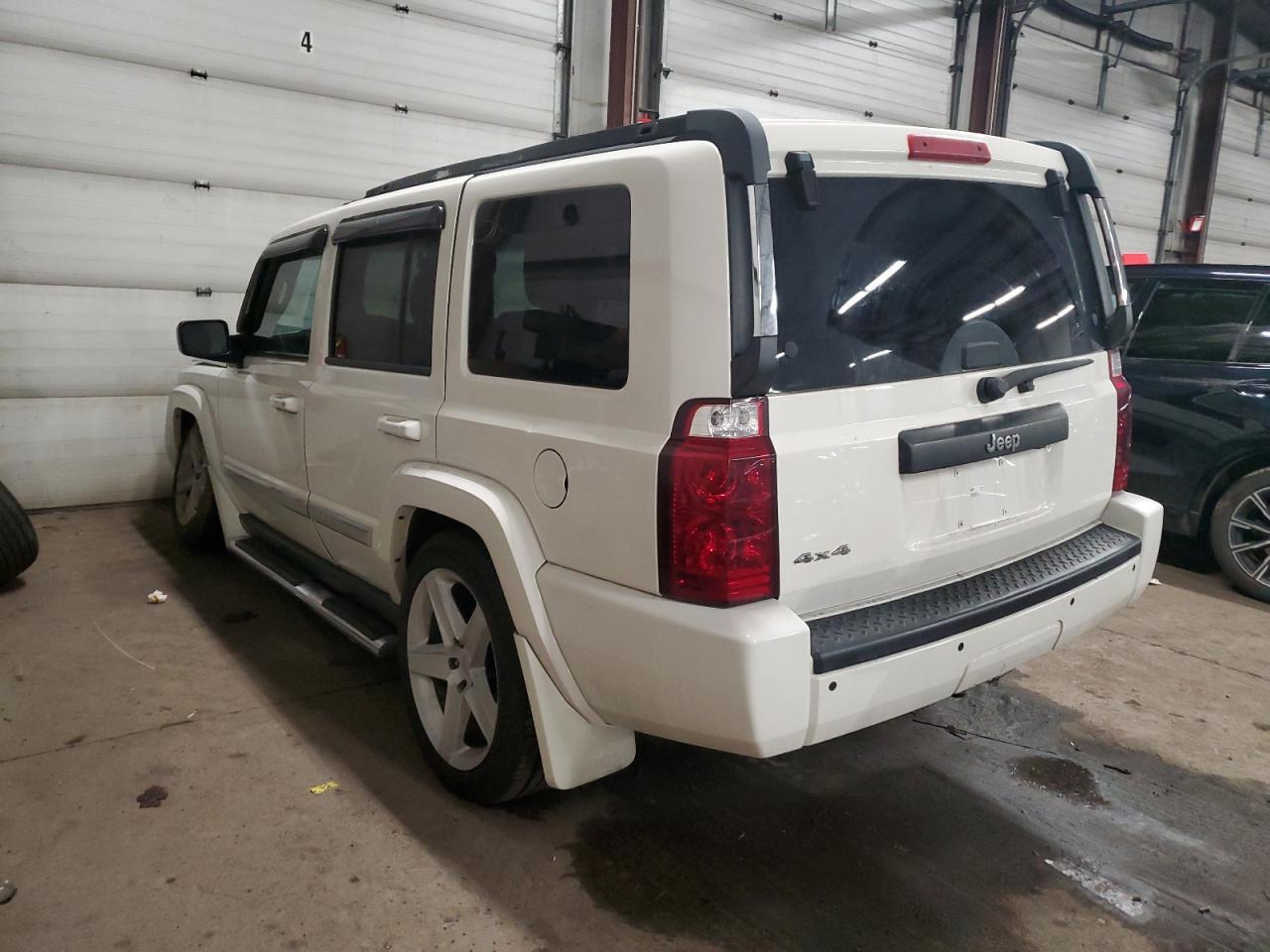 2010 JEEP COMMANDER - Image 2