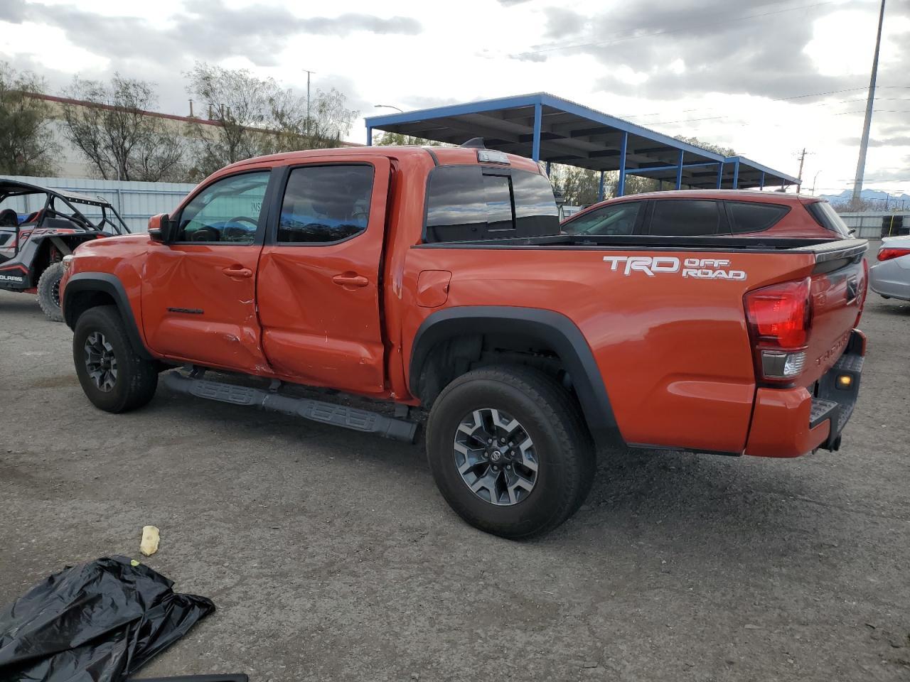 2017 TOYOTA TACOMA DOU - Фото 2