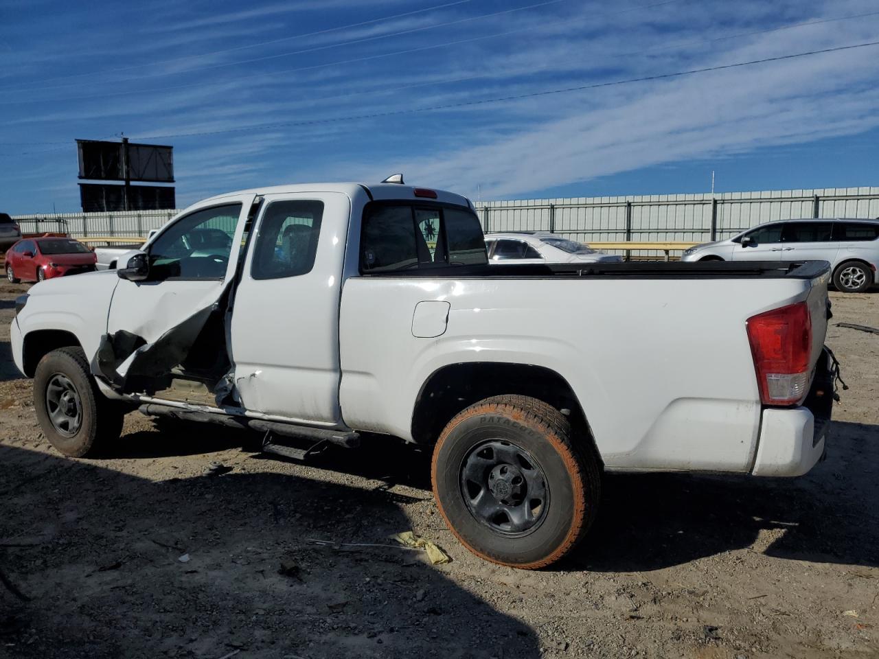 2017 TOYOTA TACOMA ACC - Фото 2