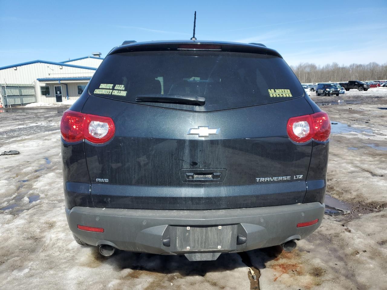 2011 CHEVROLET TRAVERSE L - Фото 6