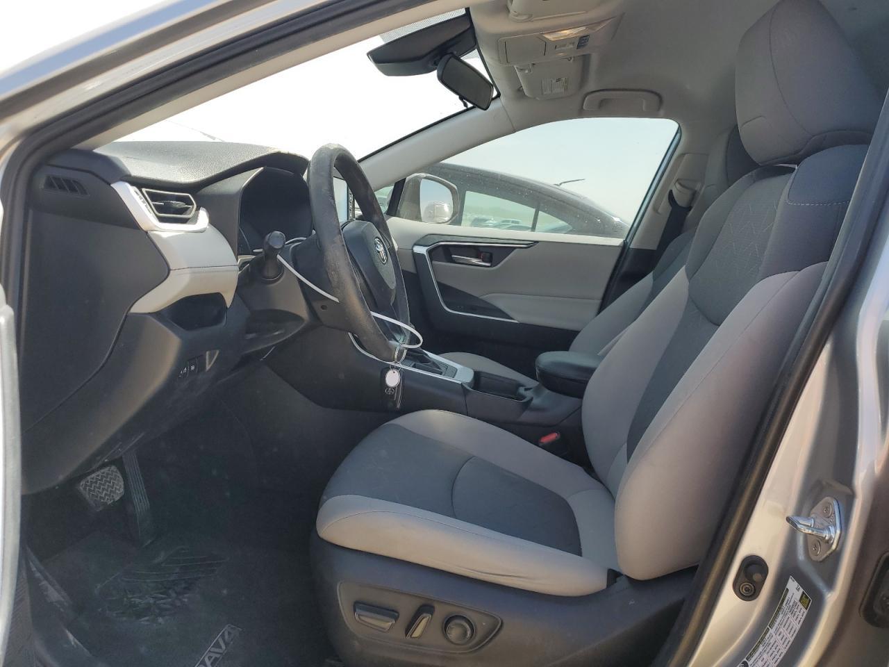 2020 TOYOTA RAV4 XLE - Image 7