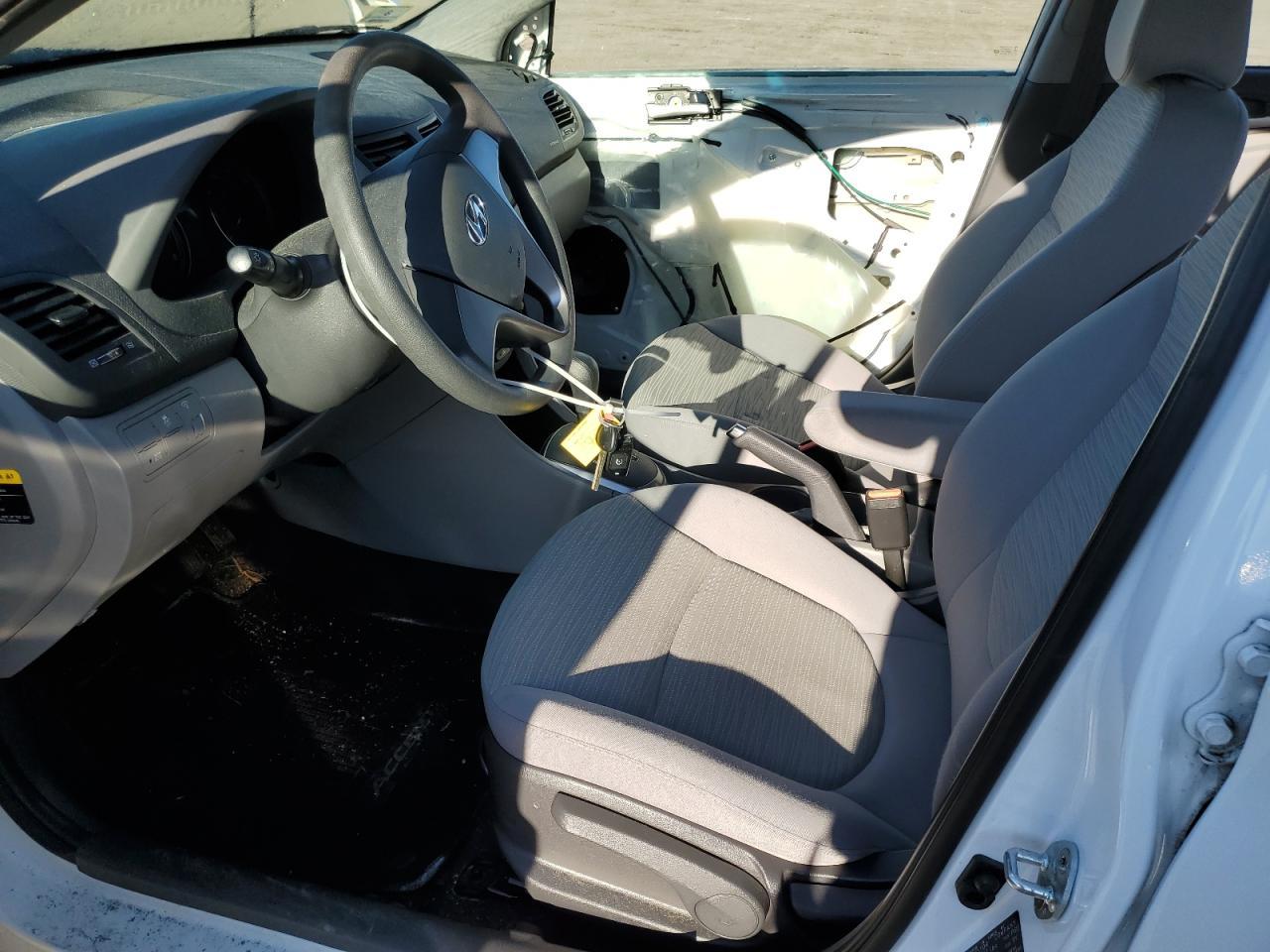 2017 HYUNDAI ACCENT SE - Фото 7
