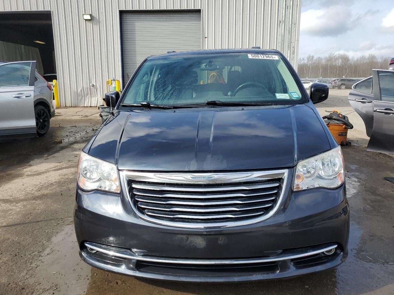 2014 CHRYSLER TOWN & COU - Image 5