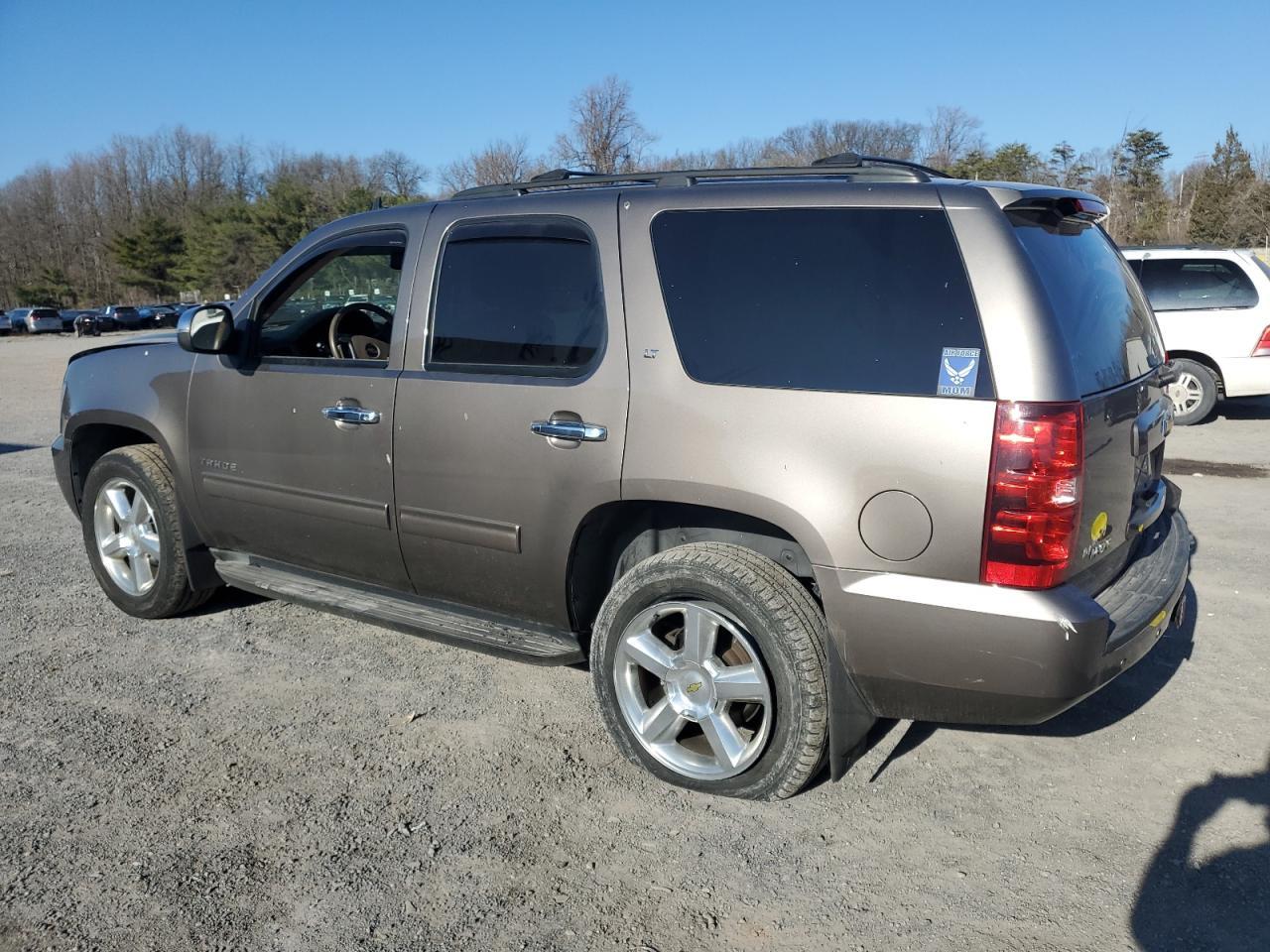 2011 CHEVROLET TAHOE K150 - Image 2
