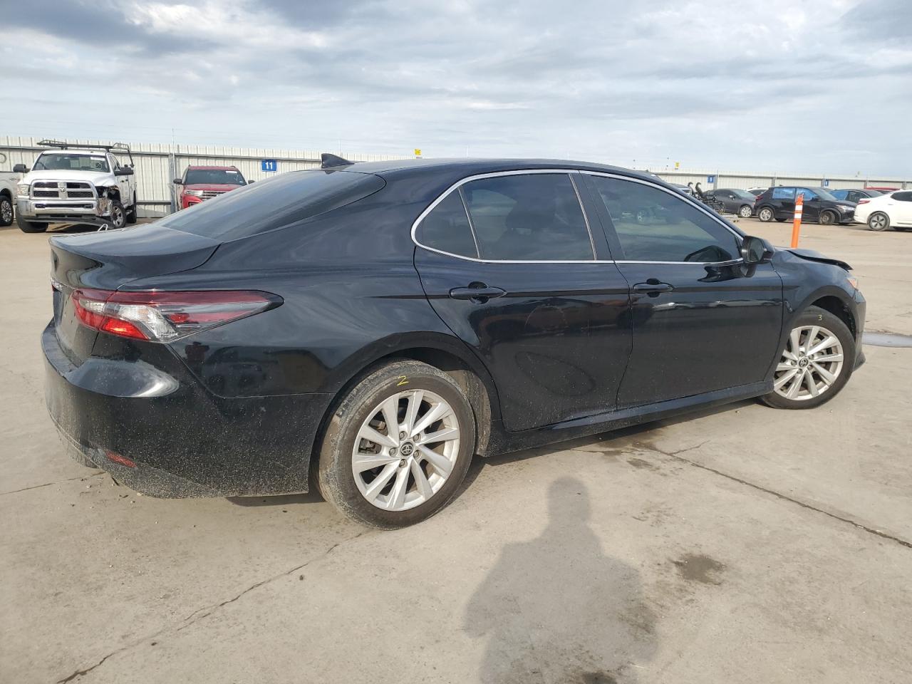 2023 TOYOTA CAMRY LE - Фото 3