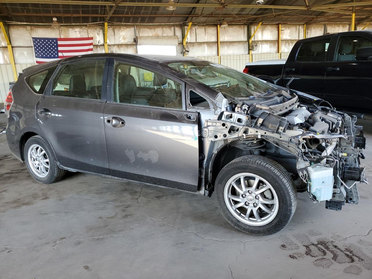 2016 TOYOTA PRIUS V - Image 4