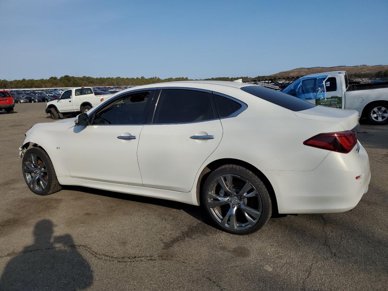 2015 INFINITI Q70 3.7 - Image 2