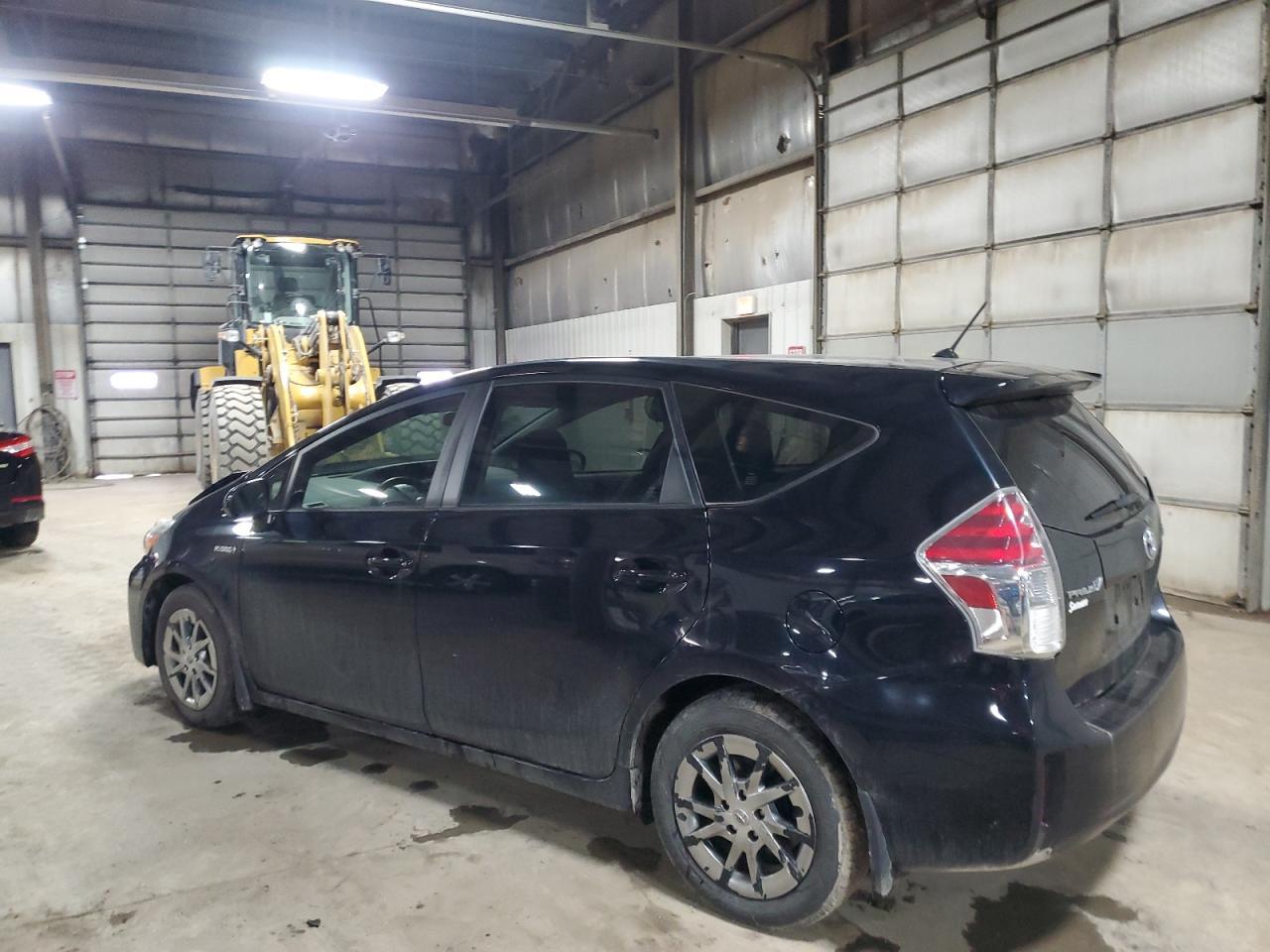 2016 TOYOTA PRIUS V - Фото 2